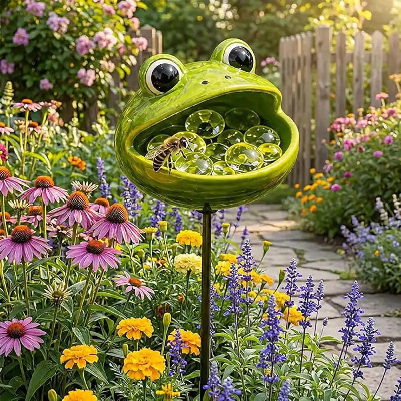 Handgefertigte Insektentränke Gartenstecker: Wetterfeste Bienentränke im 3er-Set für Beete & Rasen