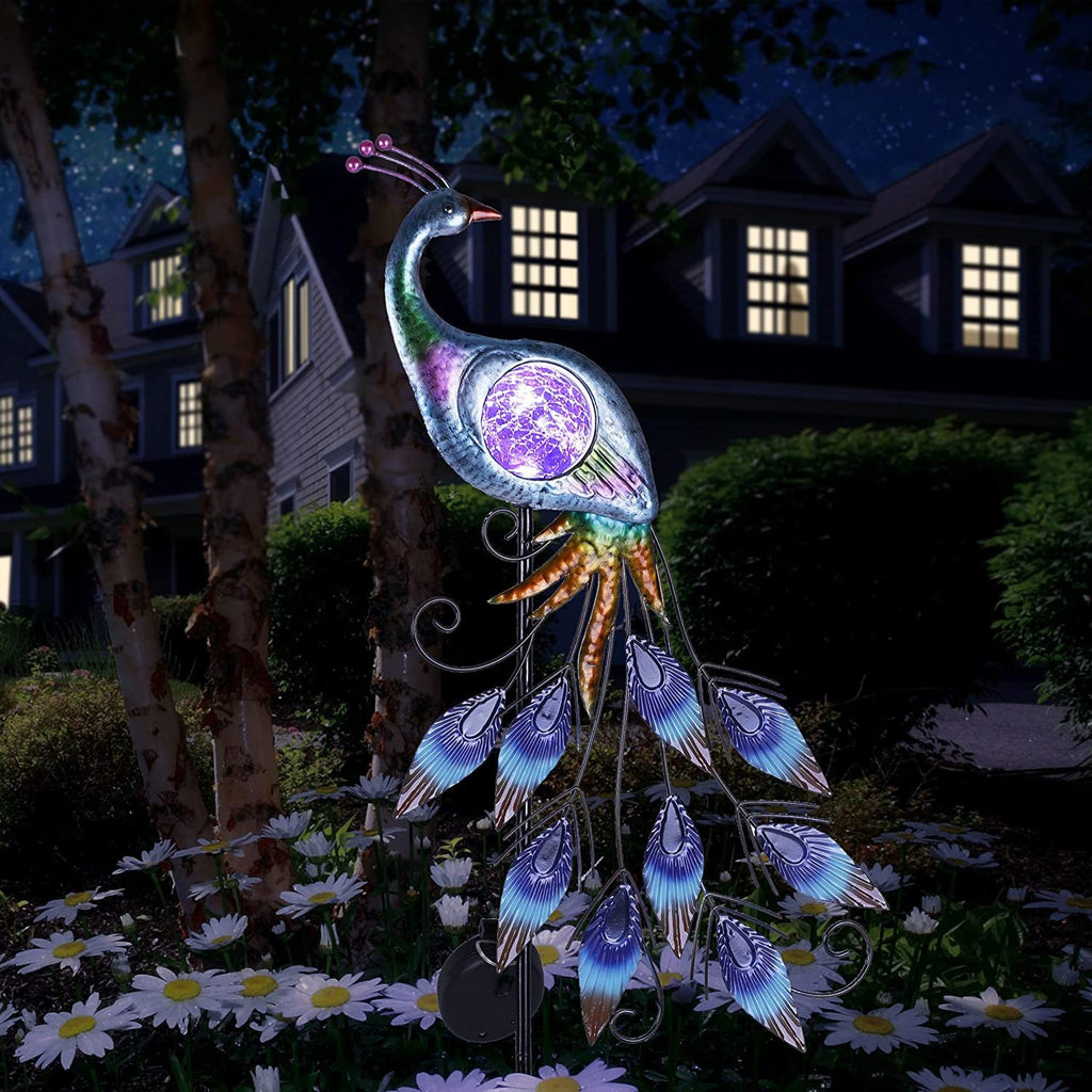 Dekorative Solar Gartenfigur Pfau mit LED Beleuchtung Wetterfester Gartenstecker aus Schmiedeeisen Stimmungsvolles Licht für Terrasse und Rasen Bunt