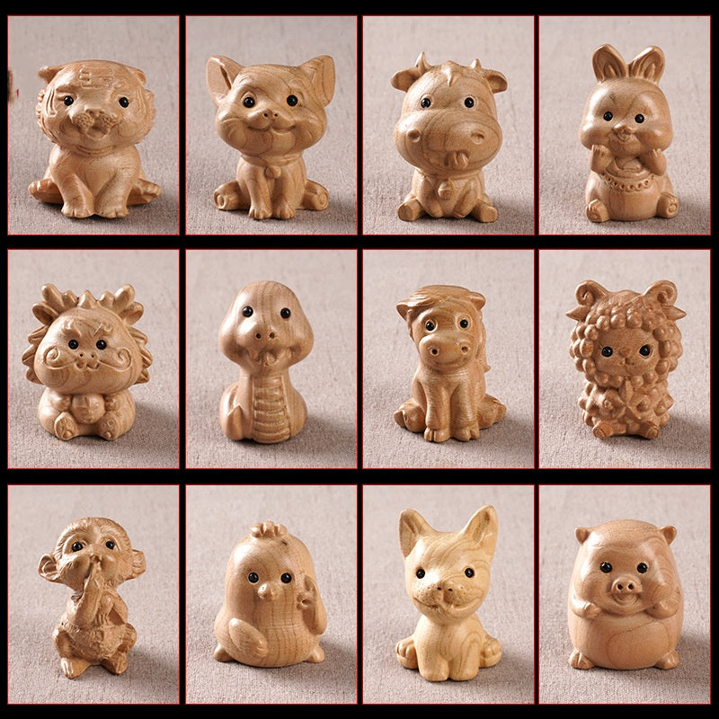 Kawaii Tierfigur aus Pfirsichholz – Handgeschnitztes Maskottchen & Handschmeichler – Chinesische Sternzeichen Holzdeko – Süße Miniatur Skulptur für Schreibtisch & Tasche