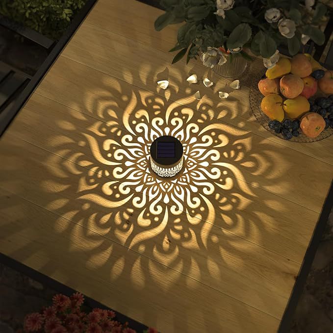 Solar Wandleuchte Außen mit Mandala Muster Retro Wandlampe aus Eisen für Garten und Terrasse Dekorative Solar Laterne mit Einzigartigem Lichtspiel Wasserdicht