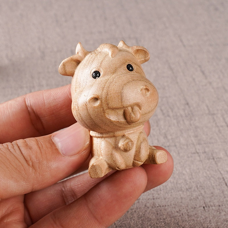 Kawaii Tierfigur aus Pfirsichholz – Handgeschnitztes Maskottchen & Handschmeichler – Chinesische Sternzeichen Holzdeko – Süße Miniatur Skulptur für Schreibtisch & Tasche