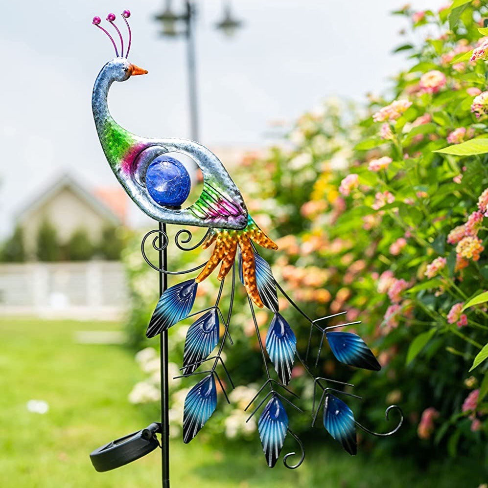 Dekorative Solar Gartenfigur Pfau mit LED Beleuchtung Wetterfester Gartenstecker aus Schmiedeeisen Stimmungsvolles Licht für Terrasse und Rasen Bunt