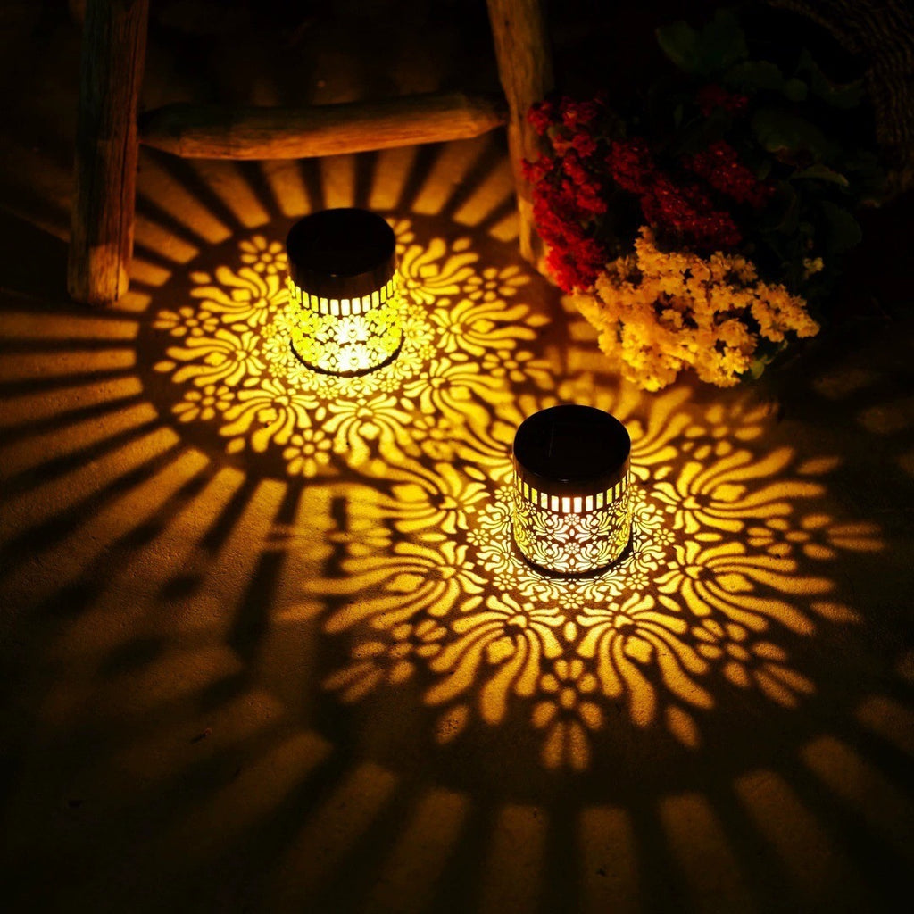 Solar Wandleuchte Außen mit Mandala Muster Retro Wandlampe aus Eisen für Garten und Terrasse Dekorative Solar Laterne mit Einzigartigem Lichtspiel Wasserdicht