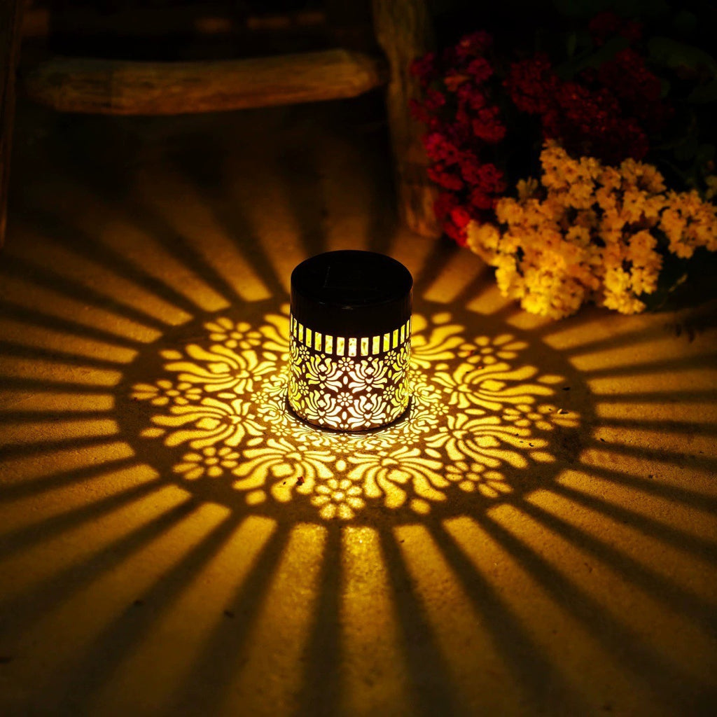 Solar Wandleuchte Außen mit Mandala Muster Retro Wandlampe aus Eisen für Garten und Terrasse Dekorative Solar Laterne mit Einzigartigem Lichtspiel Wasserdicht