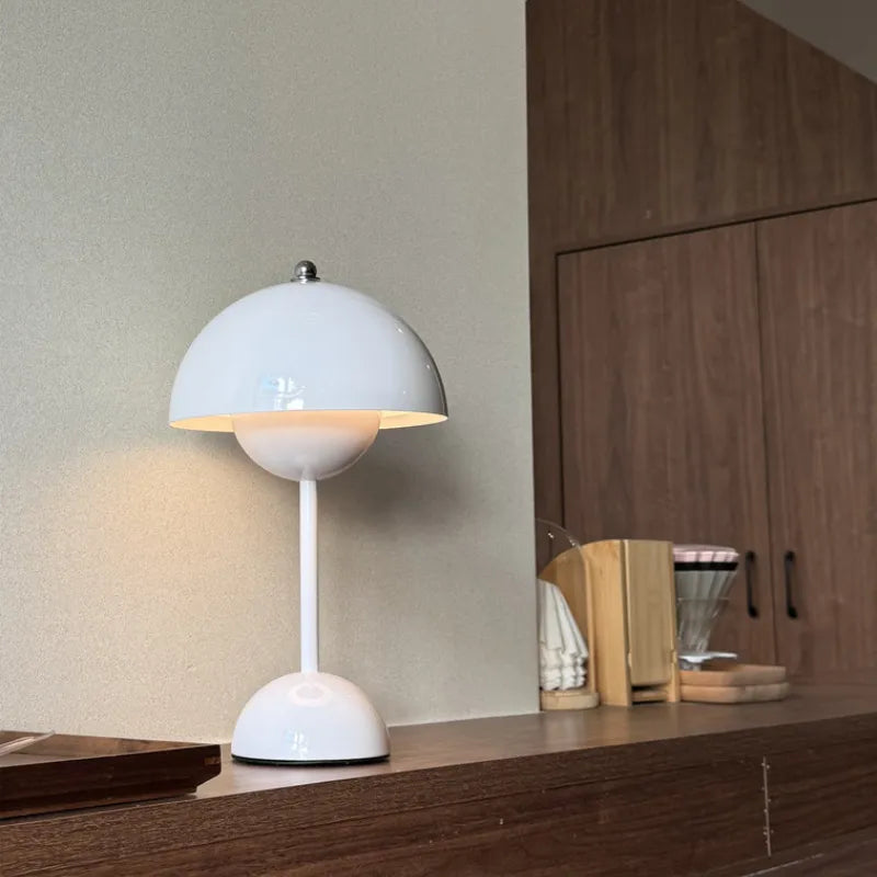 Nordic Style Tischlampe – Minimalistische skandinavische Leuchte für stilvolles Wohnen