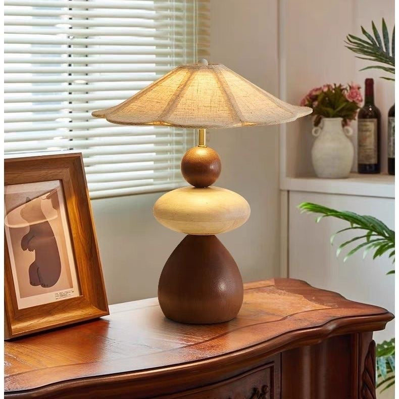Kabellose LED Holz Tischlampe mit Akku (2000mAh) – Moderne Retro Nachttischlampe aus Massivholz & Stoff, Dimmbares Stimmungslicht mit 3 Lichtfarben für Schlafzimmer, Wohnzimmer & Büro