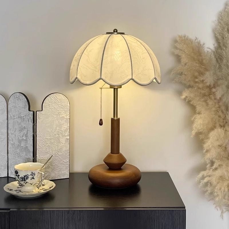 Vintage Holz Tischlampe mit Zugschalter – Eleganter Stoffschirm in Blütenform, Retro Nachttischlampe aus Massivholz für Schlafzimmer, Wohnzimmer & Studio