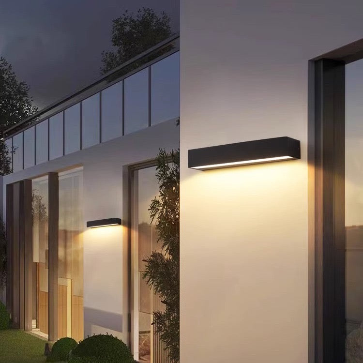 Solar Wandleuchte Aussen mit Wallwasher Effekt 20cm LED Wandlampe Garten Moderne Fassadenbeleuchtung Wasserdicht IP65 für Haustür und Terrasse Schwarz