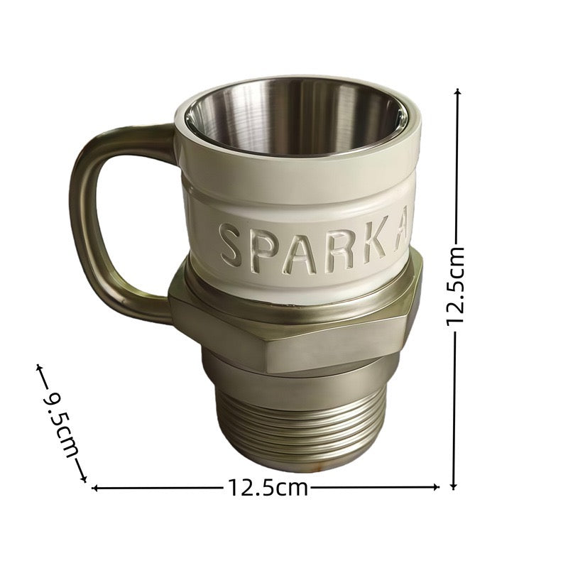 Zündkerze Motivtasse im Industrial Style Cooles Mechanik Design Kaffebecher aus Resin als Kreative Geschenkidee für Männer und Autoliebhaber Dekorative Bürotasse