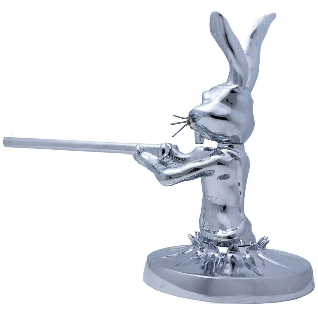 Cooler Hase mit Flinte – Motorhauben-Ornament – Klassische Kühlerfigur für Auto & LKW – Hot Rod & Custom Car Deko – Robustes Metall-Design – Silber/Chrom