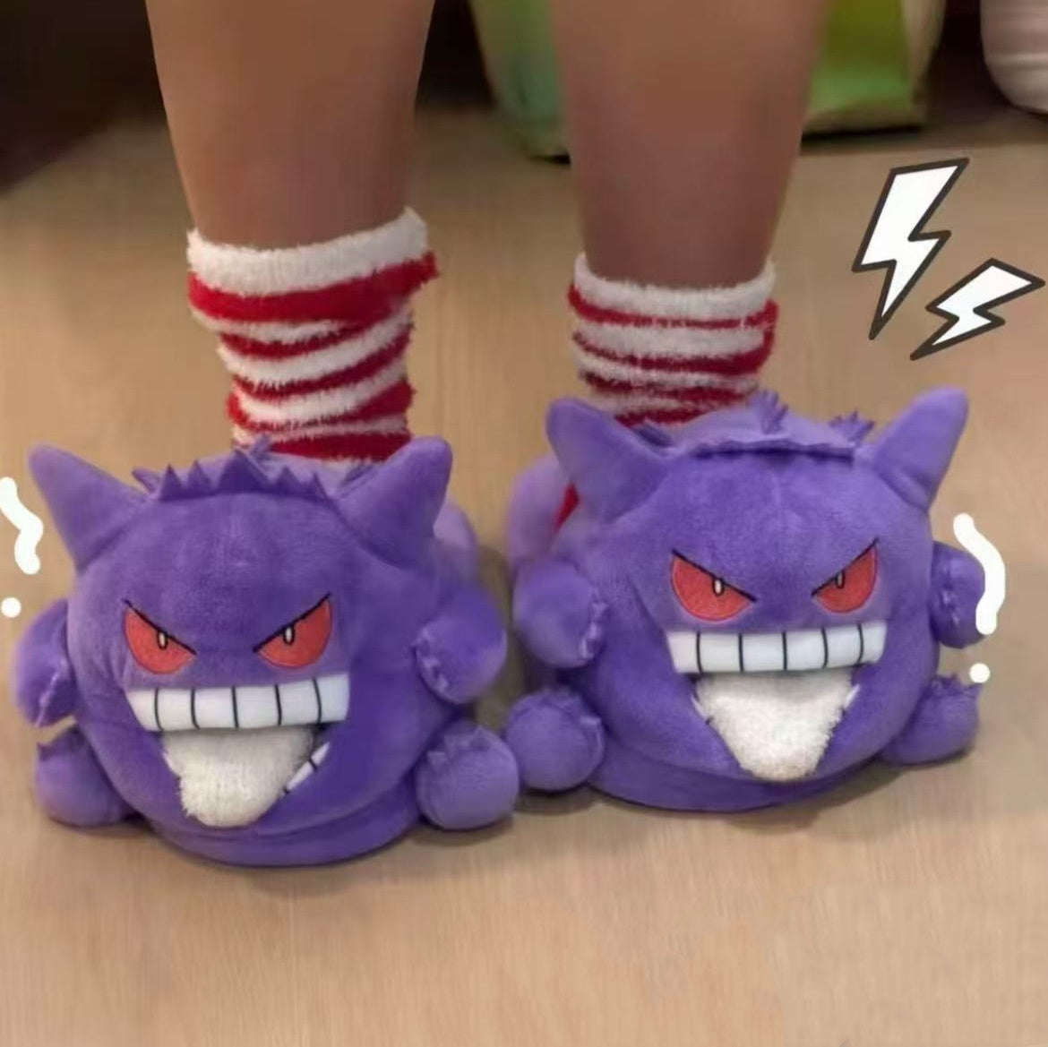 Gengar Plüsch Hausschuhe mit Zunge – Lustige  für Damen & Herren – Weiche lila Monster Schlappen – Geschenkidee