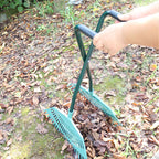 Großer Garten Laubrechen mit langem Holzstiel – Robuster Rasenrechen für Blätter, Gras & Gartenpflege