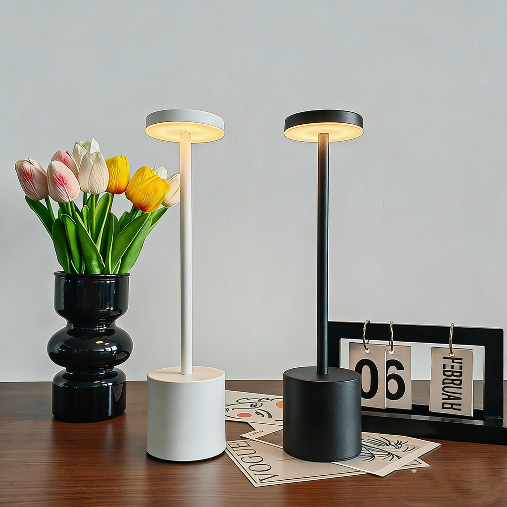 Kabellose LED Tischlampe aus Metall – Dimmbare Nachttischlampe mit Touch-Steuerung – Wiederaufladbare Akku-Tischleuchte mit USB – Tragbare Ambientebeleuchtung für Außen & Innen