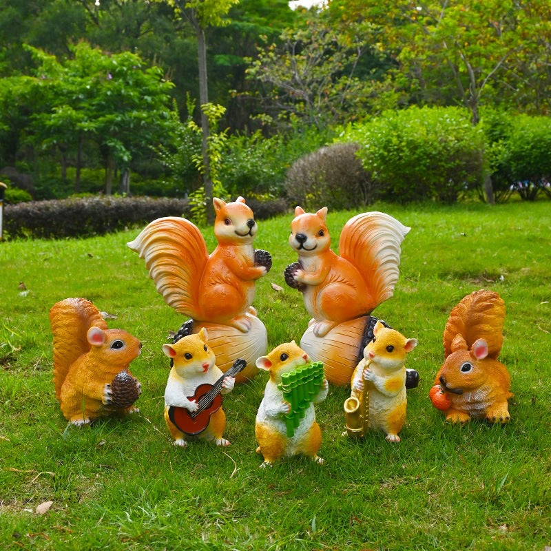 Lebensechte Eichhörnchen Gartenfigur – Wetterfeste Baumdeko aus Kunstharz – Realistische Tierfigur für Garten & Terrasse
