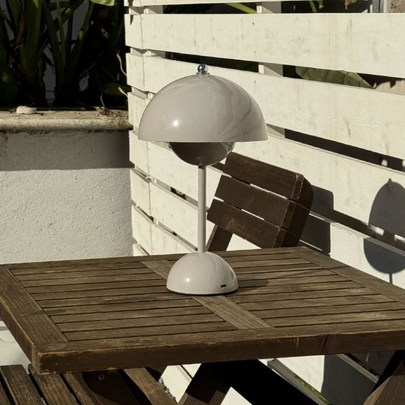 Nordic Style Tischlampe – Minimalistische skandinavische Leuchte für stilvolles Wohnen