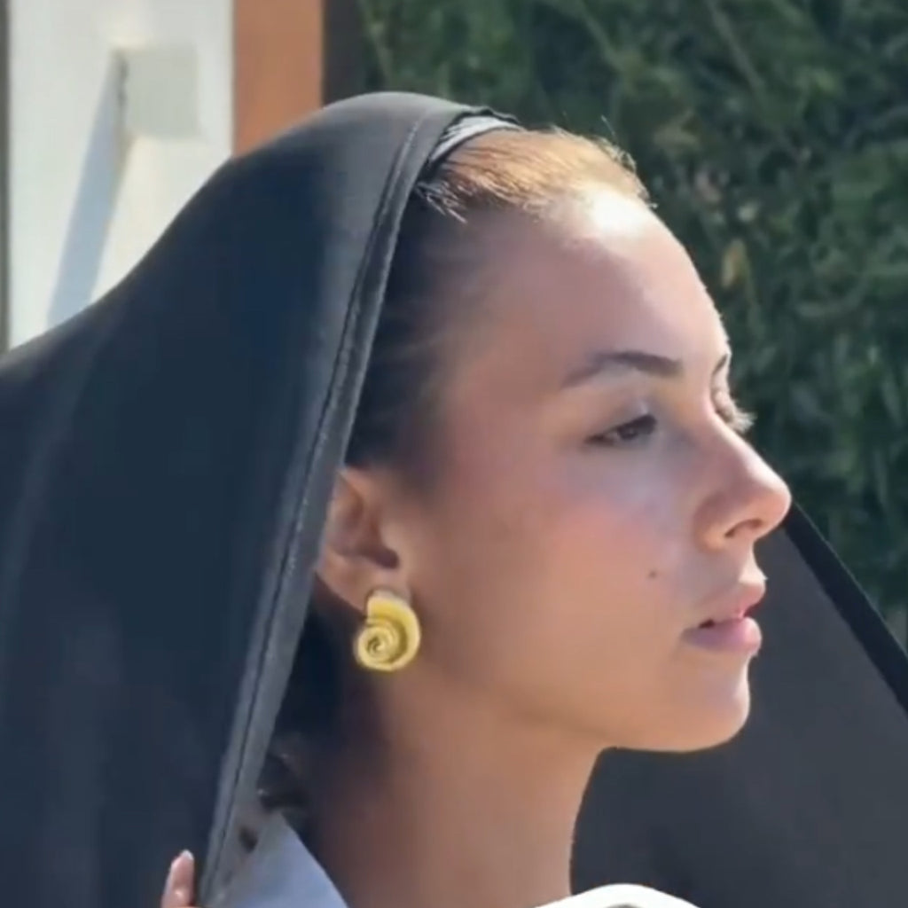 Rutschfestes Hijab-Stirnband mit Samt-Grip – Haarreif zur Kopftuch-Fixierung – Unsichtbarer Halt für Tücher – Elastisches Komfort-Stirnband – Schwarz/Hautfarben