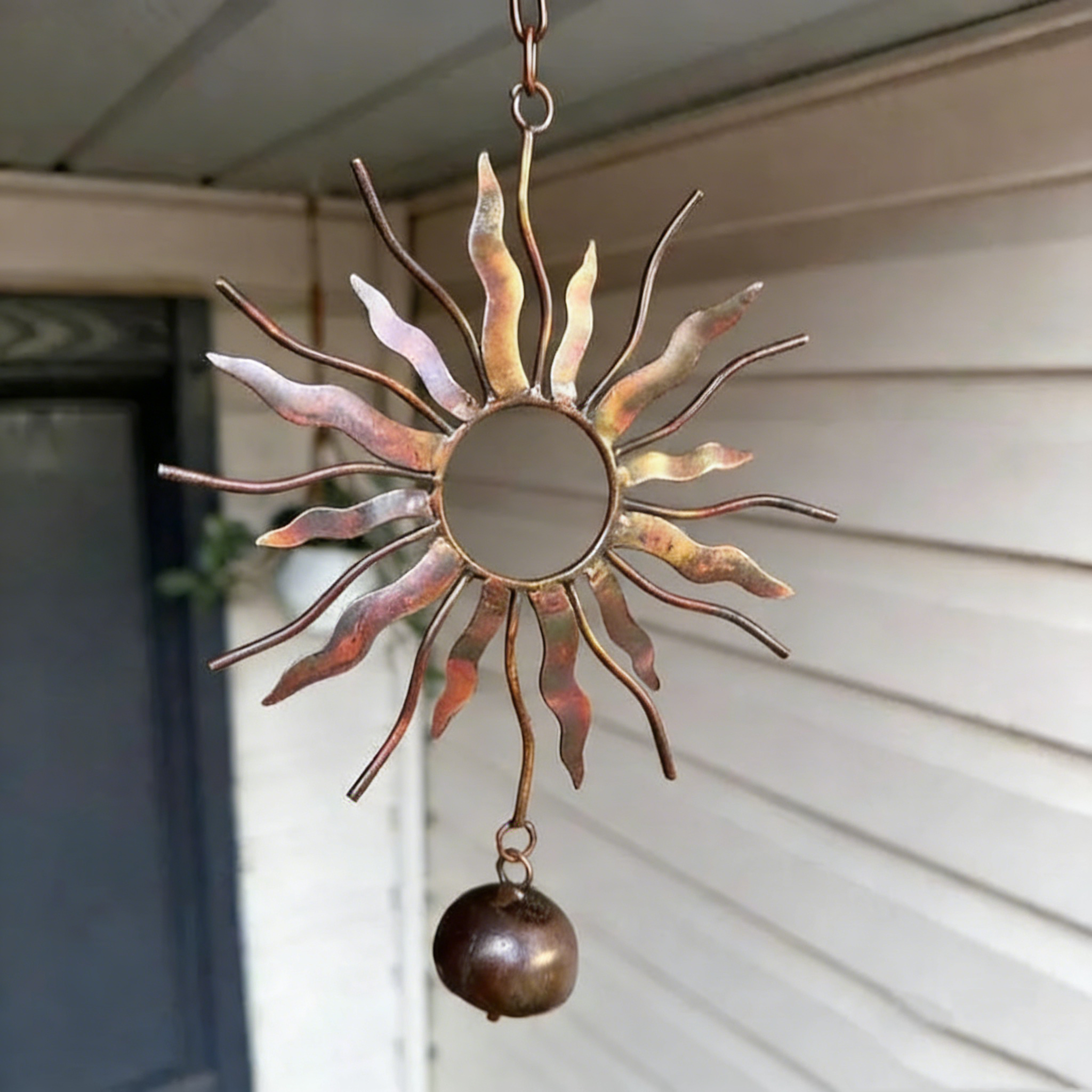 Sonne und Mond Wanddeko aus Metall mit Glocke – Nostalgisches Windspiel & Garten-Hänger im Vintage-Look